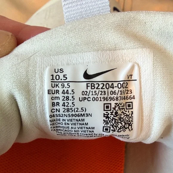 Nike Men’s White Sneakers with Neon Orange Laces - Picture 14 of 16